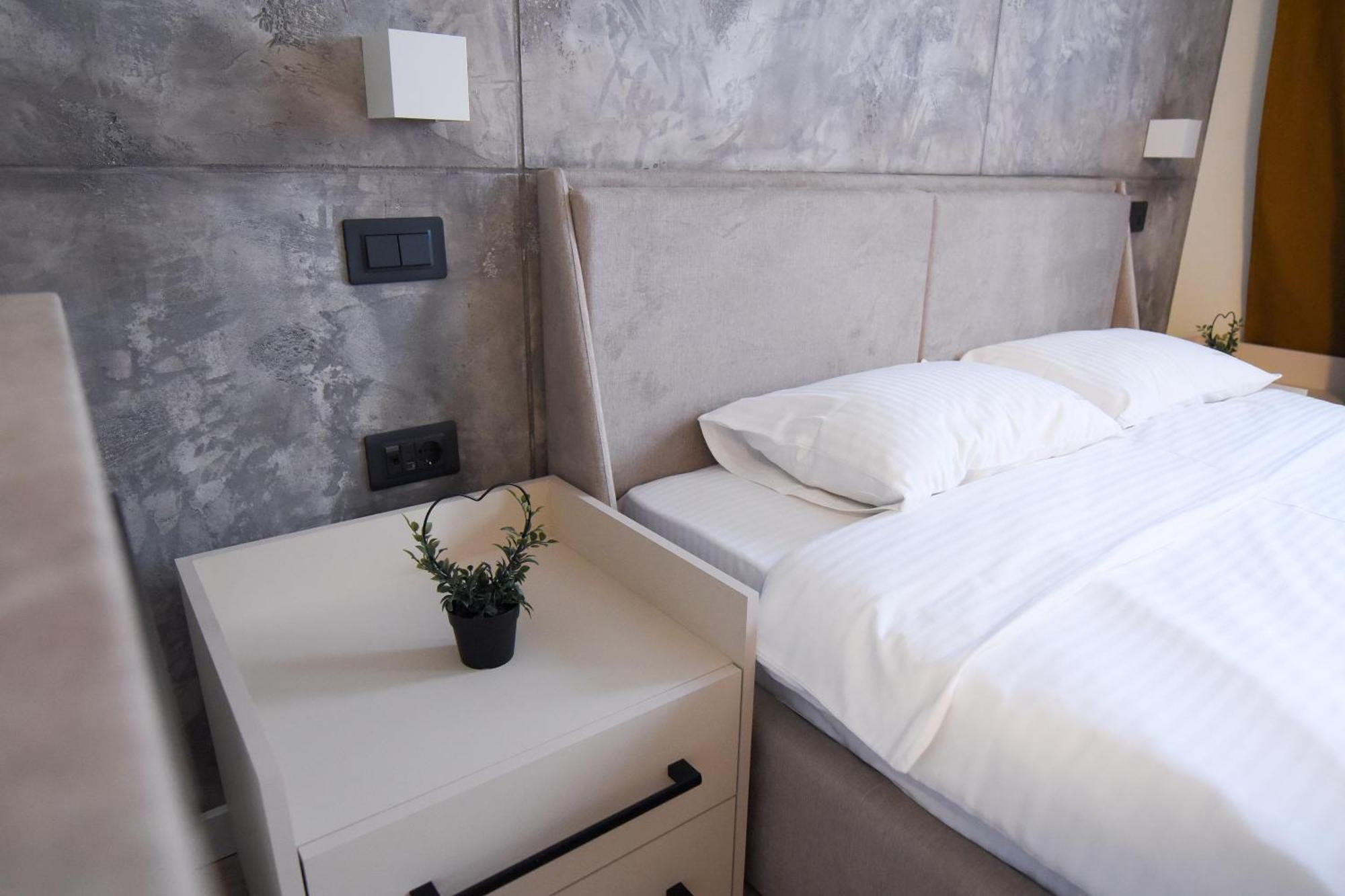 Hotel Iva Old Town Belgrado Esterno foto